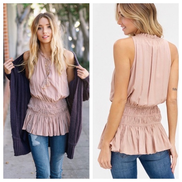 Shirred halter neck sleeveless top - Picture 2 of 3